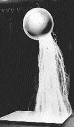 Тестирование разрядки, происходящей между шаром диаметром в 40 см и Землёй