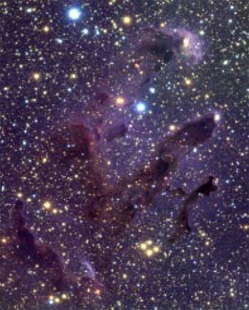 Колонны газа и пыли в туманности Орла сформированы потоками ультрафиолета от расположенного неподалеку кластера массивных молодых звезд. Через несколько миллионов лет эти колонны исчезнут