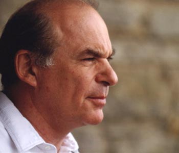 Джон Шварц: В начале 1990-х ученые, защитившие докторскую диссертацию по теории струн, с трудом могли найти работу. Сейчас подобные эксперты нарасхват