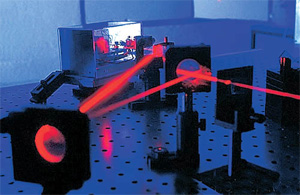 Новейшей демонстрацией уникальных особенностей спутанности стало квантовое телеклонирование (изображение с сайта www.popmech.ru)