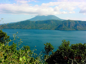 Озеро Апойо (Никарагуа). Фото с сайта ni.irias.biz
