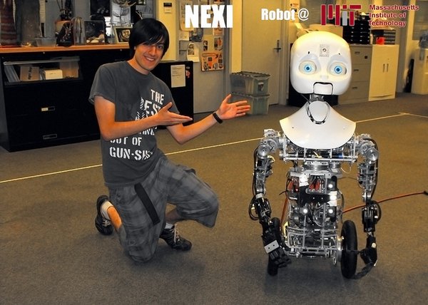 Робот Nexi, участвовавший в эксперименте (фото <noindex><a target=_blank href=http://www.flickr.com/photos/verstand-labs/>Verstand Labs</a></noindex>).