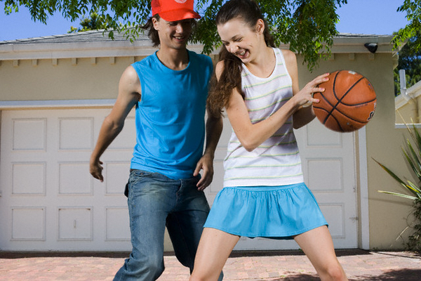Занятия спортом могут решить многие психологические проблемы у подростков. (Фото <noindex><a target=_blank href=http://www.corbisimages.com>Heide Benser</a></noindex>.)