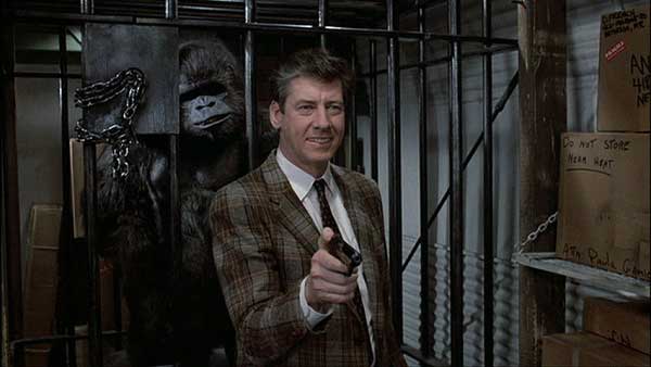 Начните считать количество продольных полосок на пиджаке плохого человека — и похотливая обезьяна исчезнет. (Изображение Paramount Pictures.)